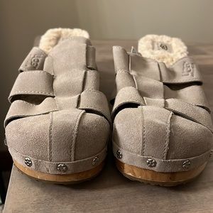 UGG Women’s Ore Wasabi Tan Leather Wooden Mule Clog Size 9